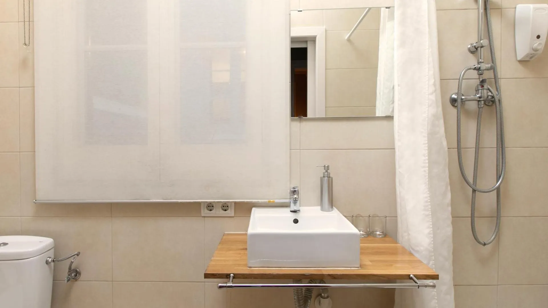 Jardinets Guest House Barcelona Bed & Breakfast