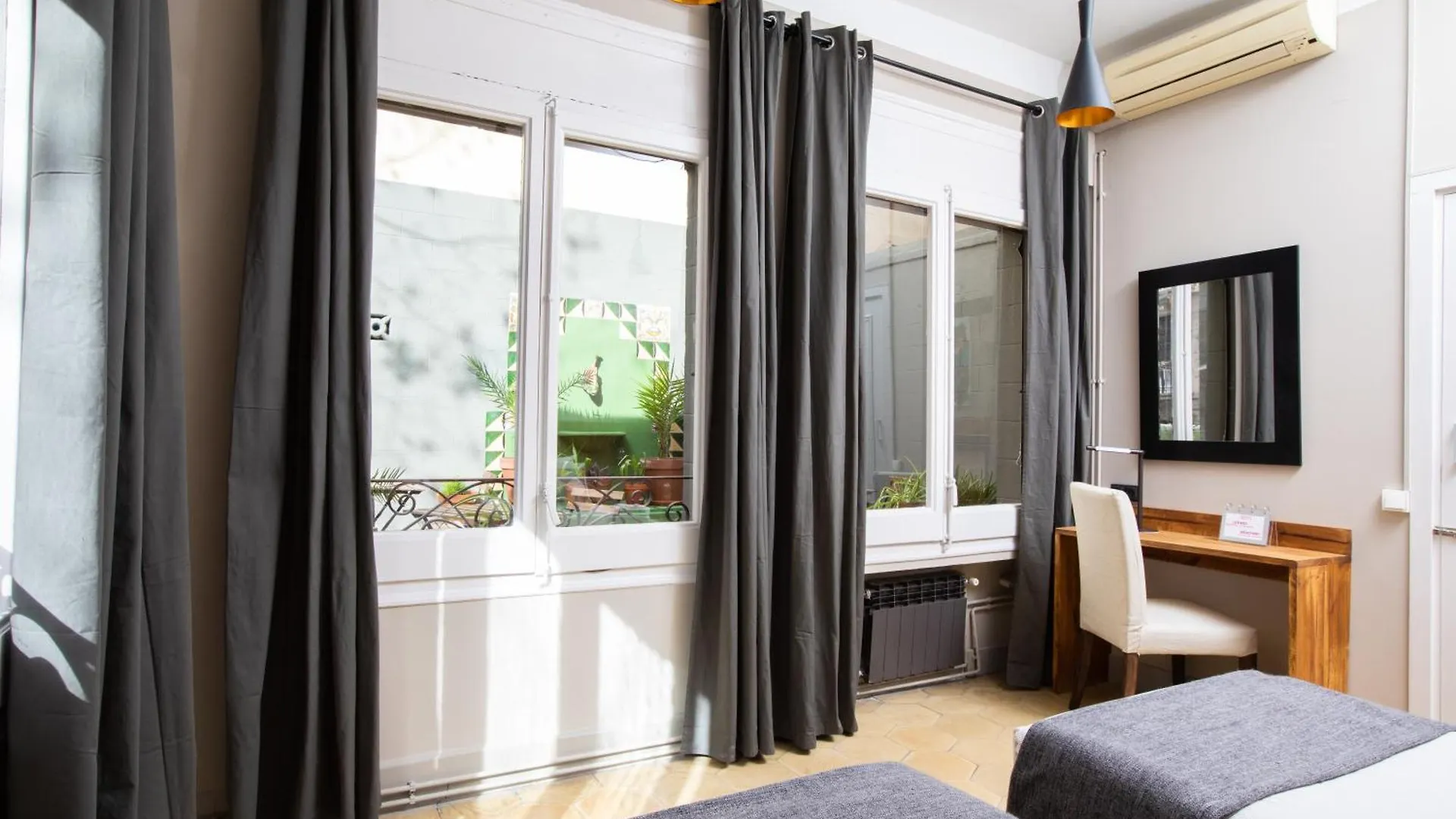 Jardinets Guest House Barcelona Bed & Breakfast