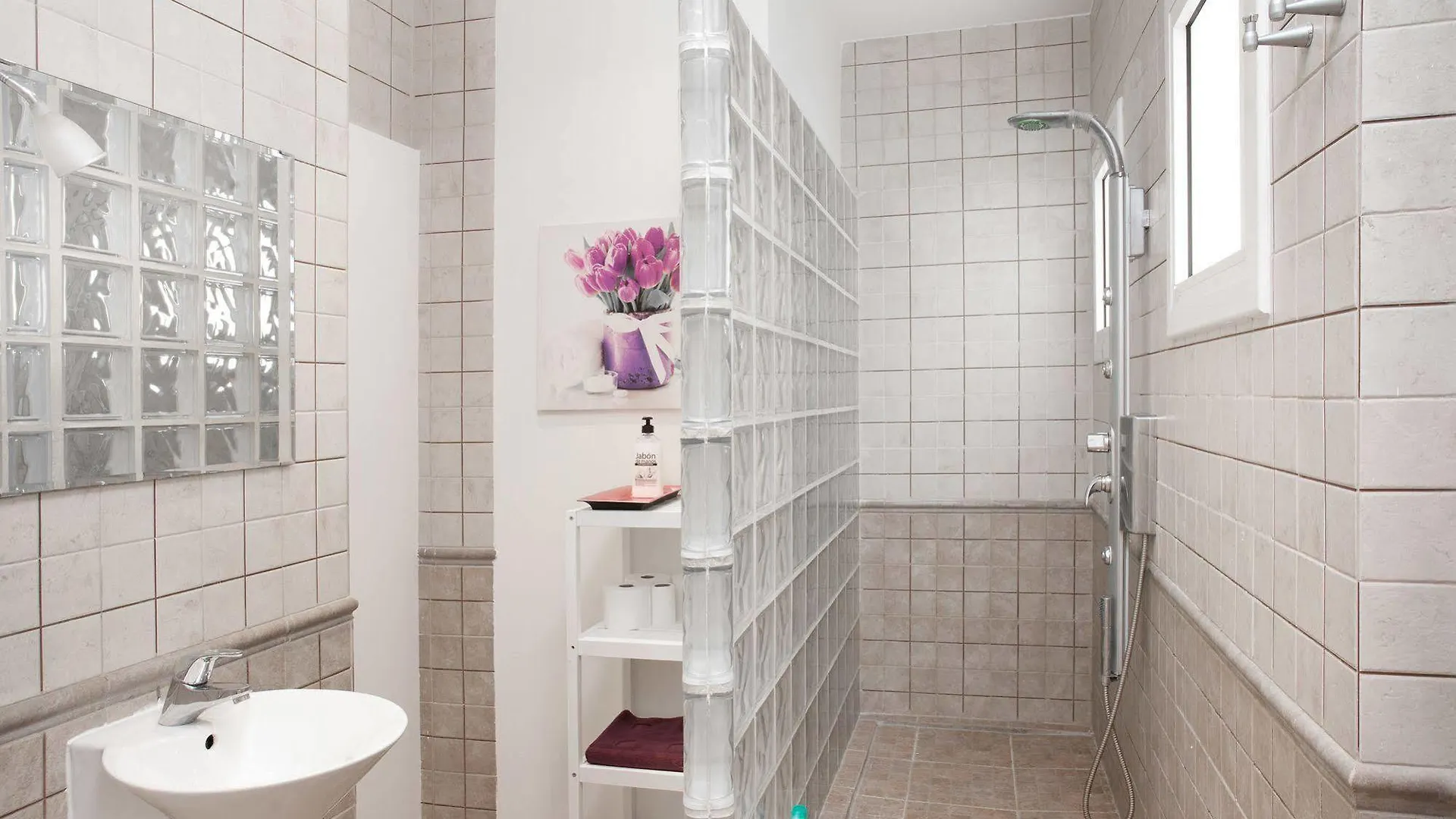 ** Bed & Breakfast Jardinets Guest House Barcelona Spain