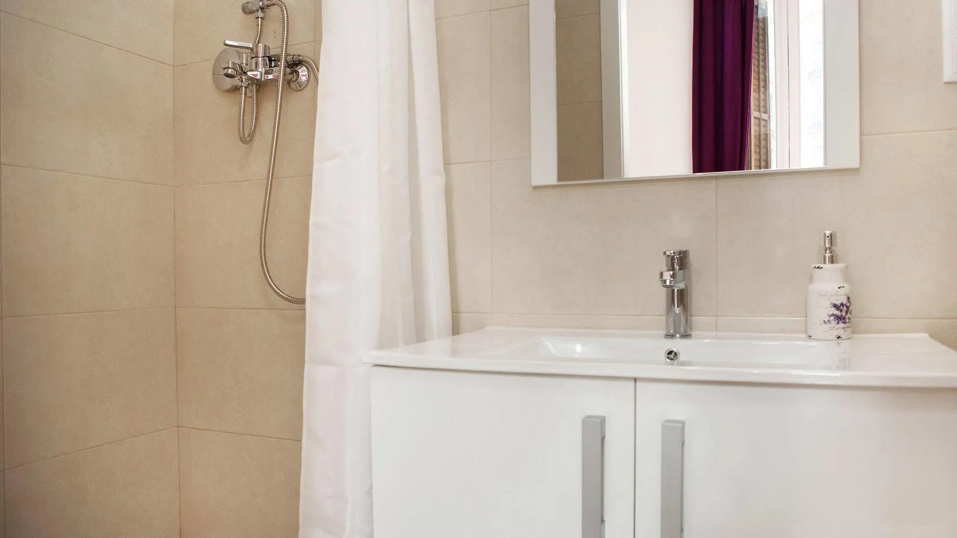 Jardinets Guest House Barcellona Bed & Breakfast