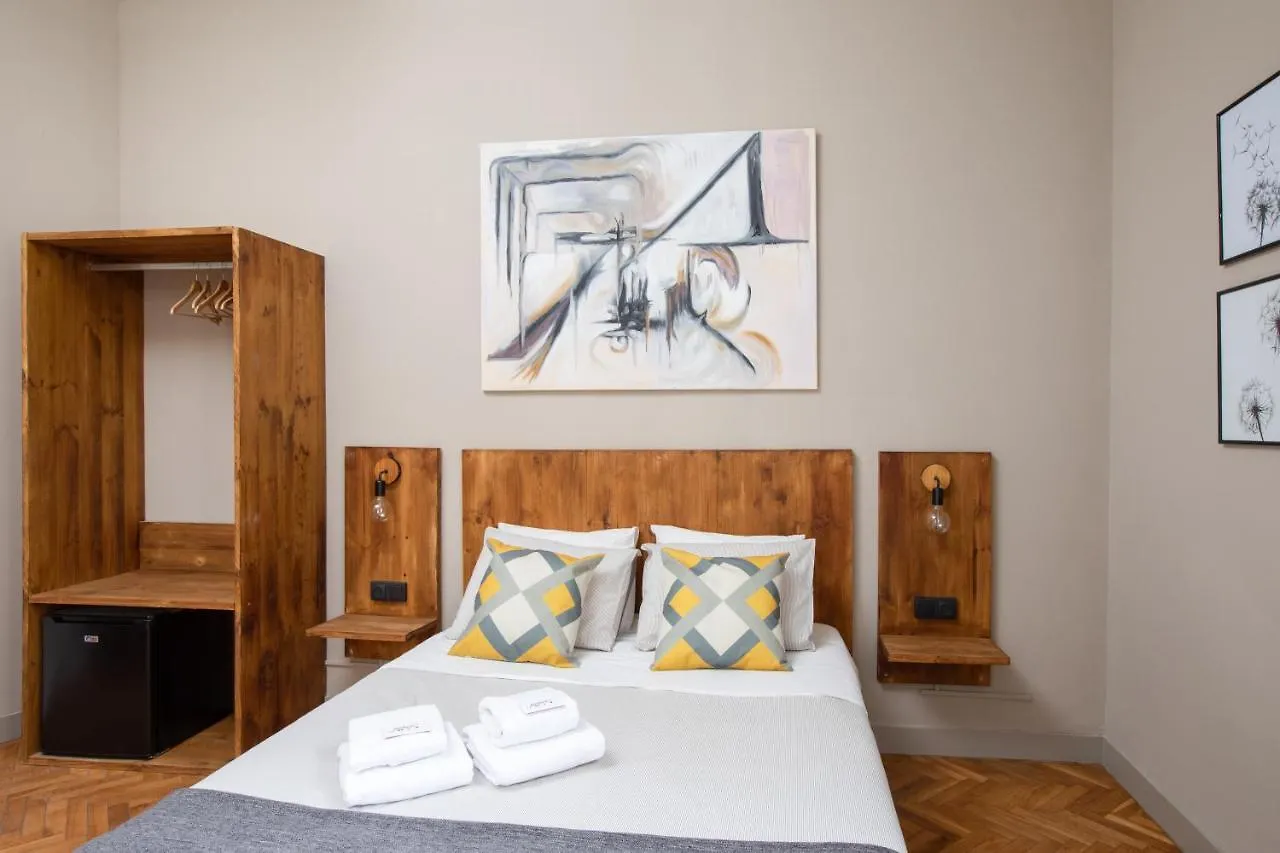 Jardinets Guest House Barcelona